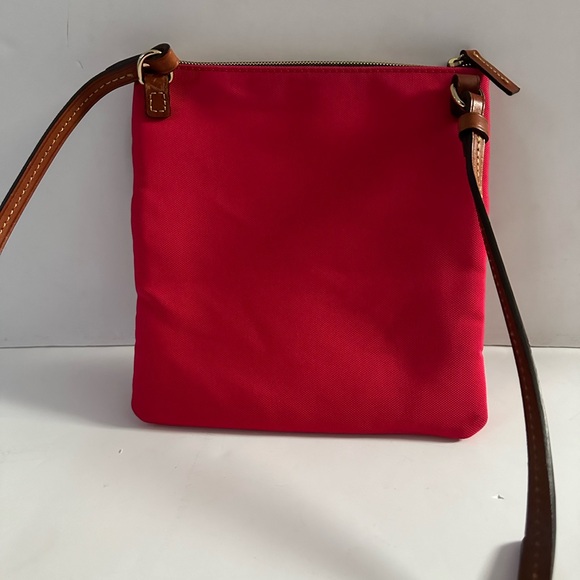 ❤️❤️Dooney & Bourke Red Canvas Crossbody -❤️❤️ - Picture 3 of 11